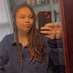 Meet your Posher, Adia